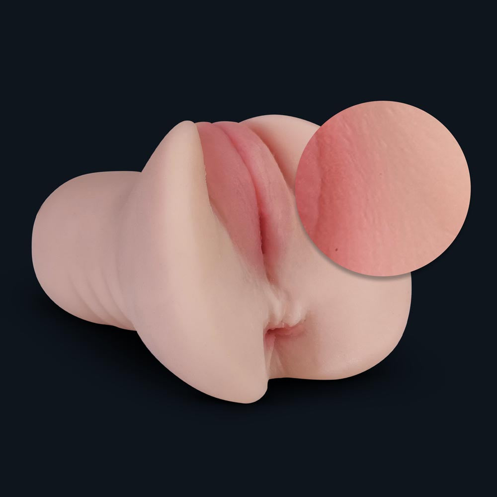 Lotte Pocket Pussy in Nahaufnahme mit detaillierter Hauttextur